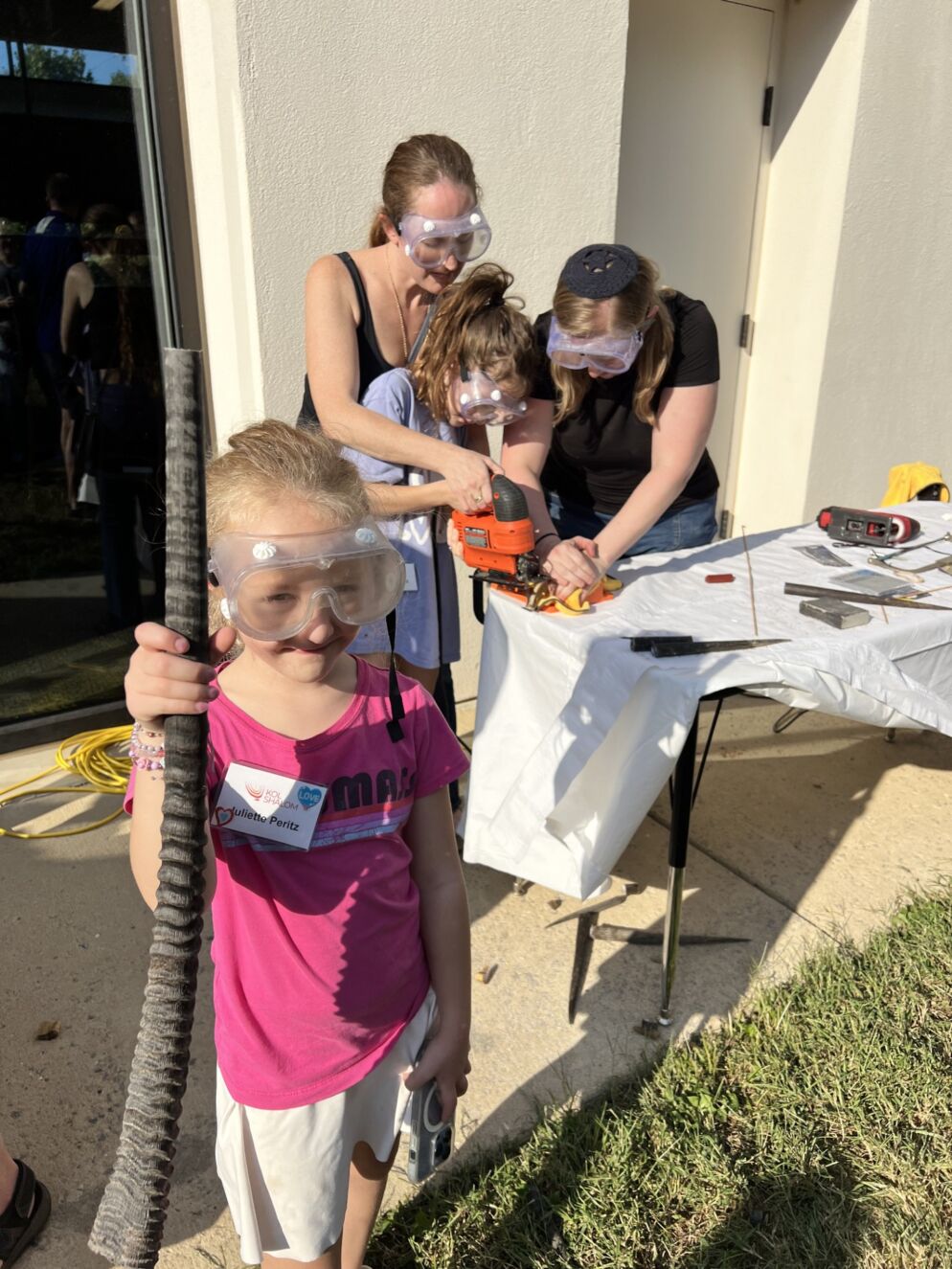 Kol Shalom Community Makes Their Own Shofarot for Shofar on the Roof