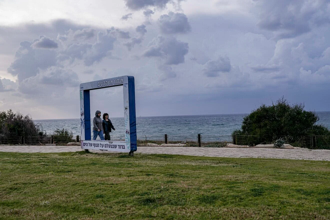 Opinion: Israelis Want Out, Diaspora Jews Want In