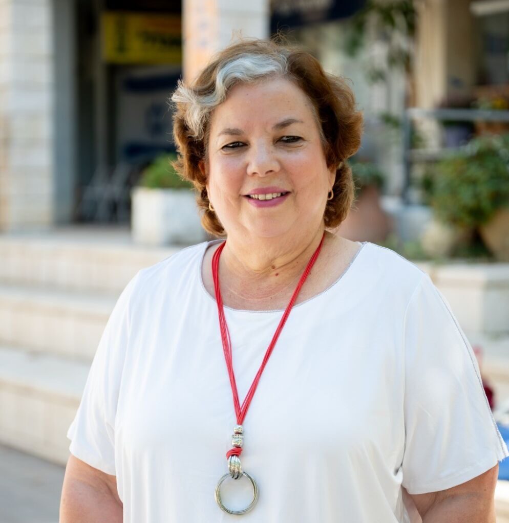 Silver Spring’s Gila Efrati Connects Jews to Hebrew, Each Other