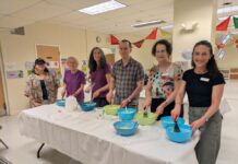 Etz Hayim Community Prepares Cheesecake for Shavuot