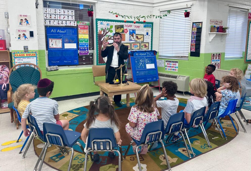 Silver Spring Preschoolers Learn About Rosh Hashanah