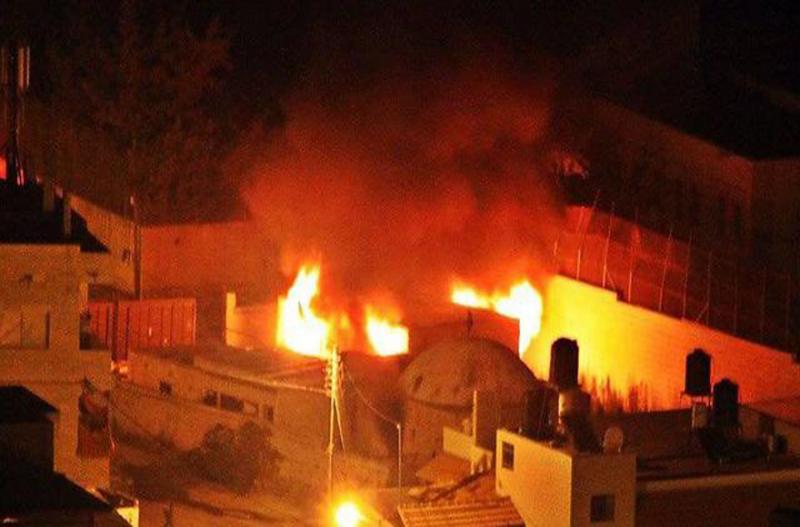 Flames at Joseph’s Tomb near Nablus on Oct. 16, 2015. (Israel Radio)