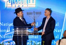 Chabad Honors Palantir CEO, House Minority Leader With Lamplighter Awards