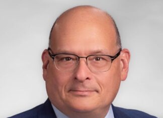 DC DSA Under Fire for ‘Anti-Jewish Loyalty Oath’ in Questionnaire A man wearing glasses, a yellow tie and blue suit jacket.